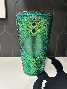 NWT STARBUCKS 2022
ANNIVERSARY GREEN
JEWELED TUMBLER GRANDE 16OZ.